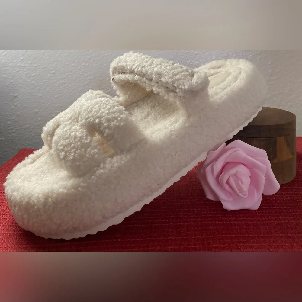 NWT…AZALEA WANG PLATFORM SLIDE SANDALS - Picture 11 of 16